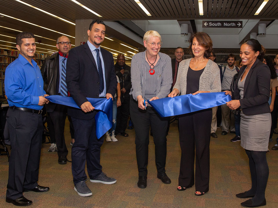 Photo of ribbon cutting ceremony for new Bloomberg Terminal at Lehman College